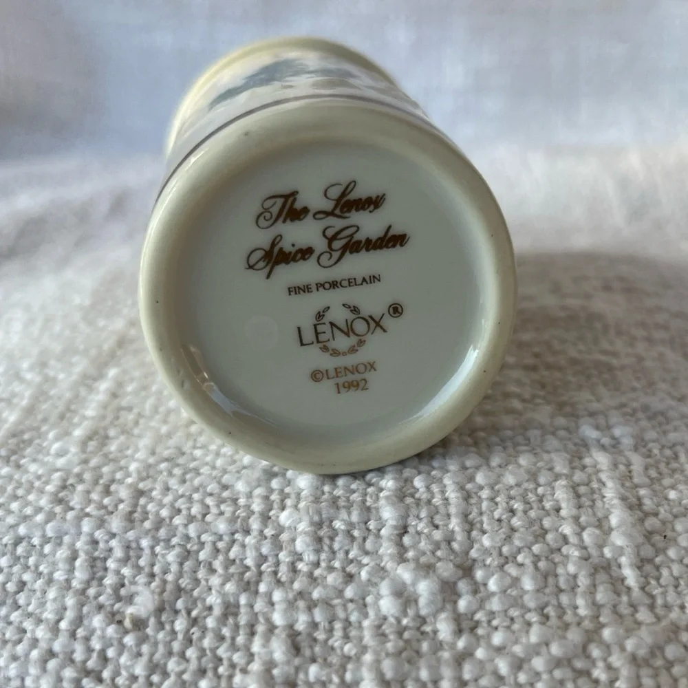 THE LENOX SPICE GARDEN (GIFTWARE) 1992 Fine Porcelain ROSEMARY Jar No Lid